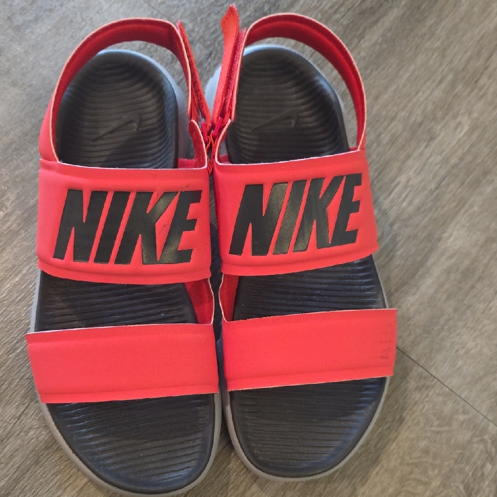 New Never Worn Nike Women's Bright Pink Sandals